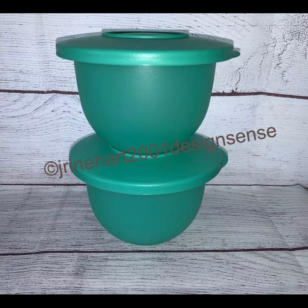 New Tupperware Set of 2 Impressions Small Bowls with Seal 3621 550ml Green - Picture 1 of 4